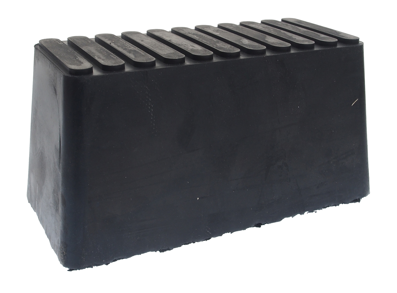 JTC-7648 - Проставка для подъемника резиновая 19.5X10X10см JTC - 
Резиновый, трапециевидной формы.
Размеры: 19.5 x 10 x 10 см.
