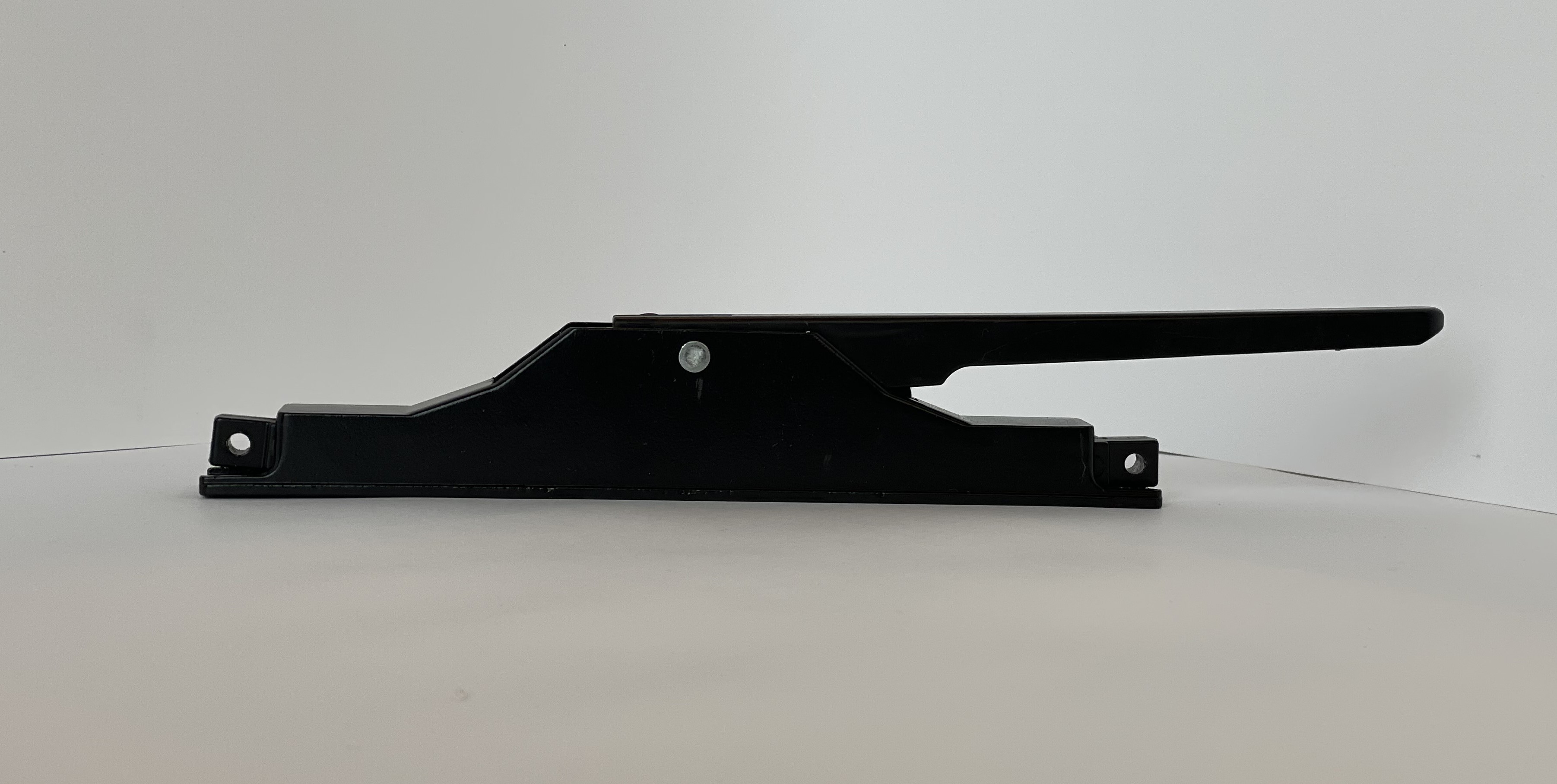 Запорный замок на ворота камеры