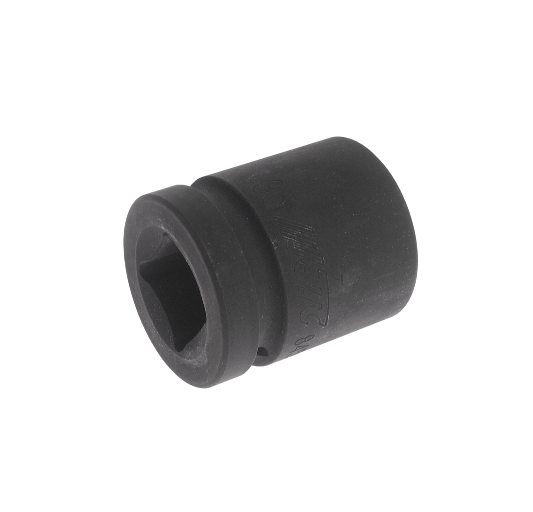 JTC-845835 - Головка торцевая 1" 35мм ударная L=62мм JTC -  
Изготовлена из высококачественной хром-молибденовой стали.  
6 граней, метрический размер. 
Размер: 1"х35 мм. 
Длина: 62 мм.  
Габаритные размеры: 70/65/65 мм. (Д/Ш/В)  
Вес: 698 гр. 