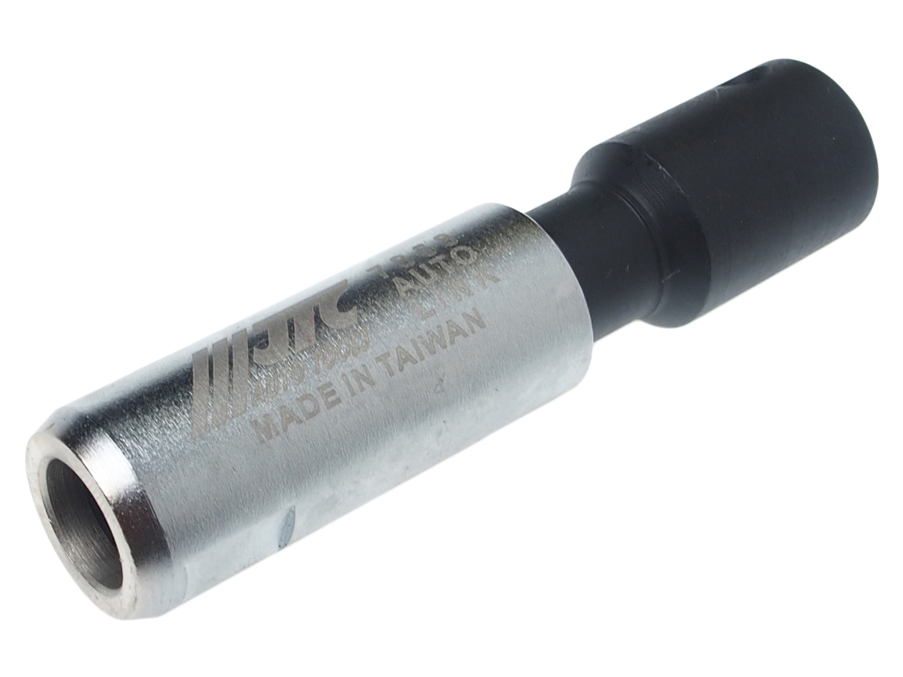 JTC-7858 - Держатель метчиков 3/8" М4-М14 JTC - Внешний диаметр &Oslash;17.5 подходит для работы в ограниченном пространстве.

Оснащен посадочным квадратом 3/8".

Подходит для метчиков M4-M14.