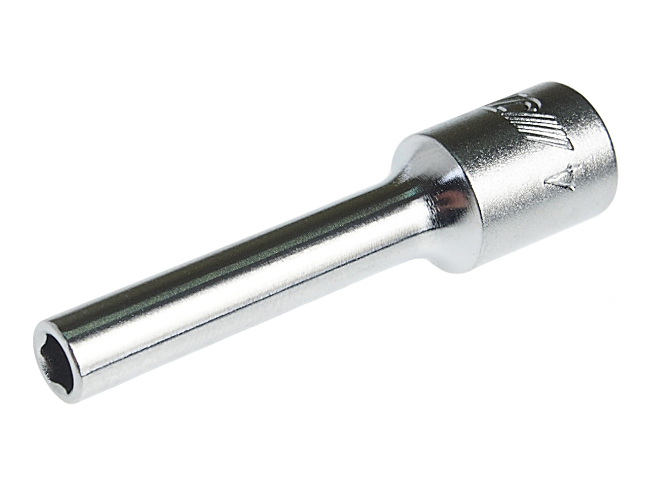 JTC-25204 - Головка торцевая 1/4" 4мм глубокая L=50мм JTC - 
Изготовлена из закаленной хром-ванадиевой стали.
Общая длина: 50 мм.
Ширина: 6.8 мм.

