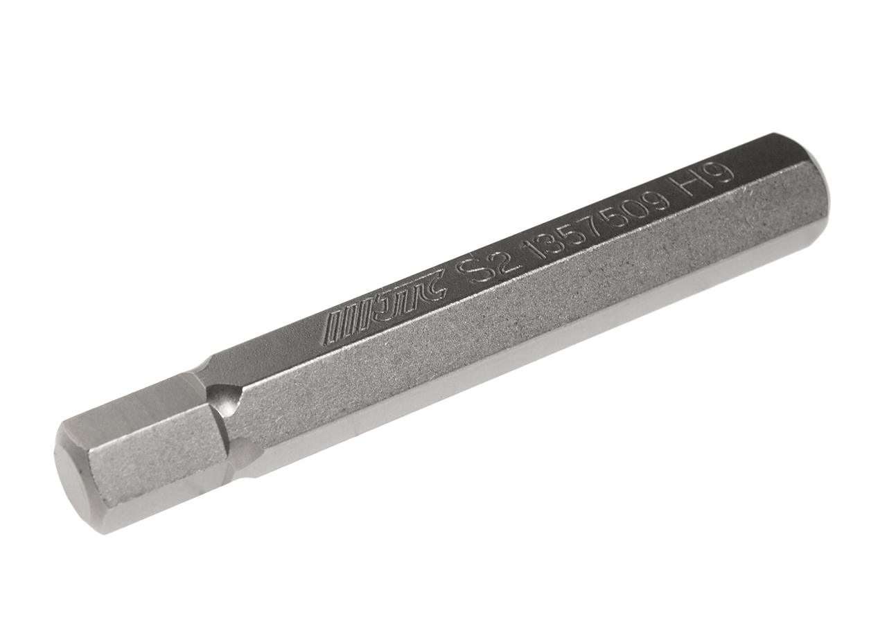 JTC-1357509 - Бита HEX H9х75мм 10мм 6-ти гранная удлиненная S2 JTC - 
Размер: 9 х 75 мм.
Длина насадки: 10 мм 6-гранная.
Материал: S2 сталь.
