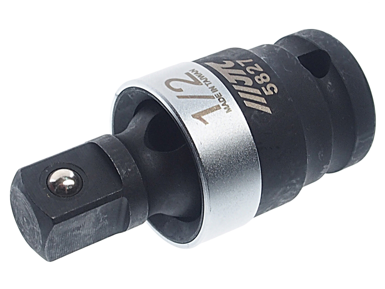 JTC-5827 - Переходник ключа карданный 1/2" ударный JTC - 
  Тип: #В.
  Диаметр: 34 мм.
  Размер: 1/2".
  Длина: 63 мм. 
  Количество в оптовой упаковке: 10 шт. и 100 шт. 
  Габаритные размеры: 60/34/34 мм. (Д/Ш/В) 
  Вес: 196 гр. 
